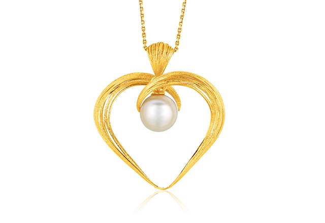 Pearl Embellished Mesh Like Heart Motif Pendant in 14K Yellow Gold